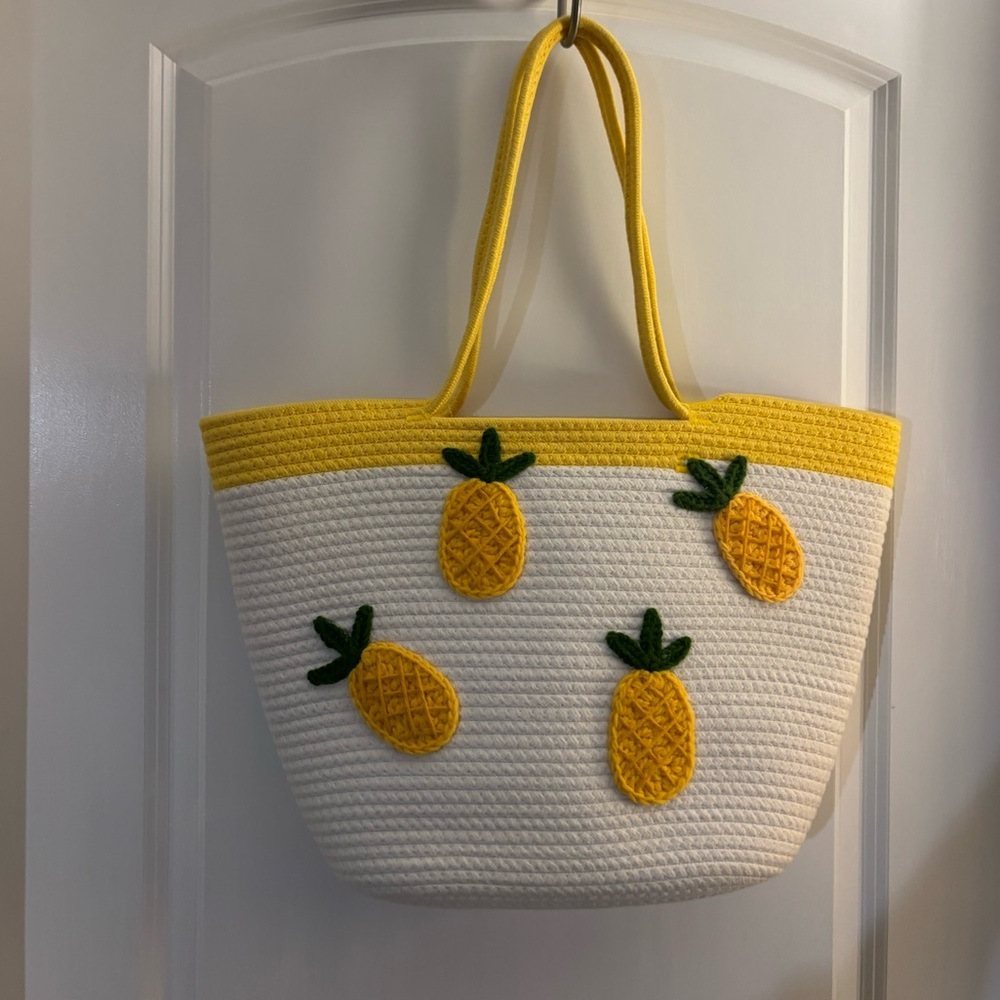 Yellow Pineapple Accent Woven beach Bag/ Tote Bag NWT